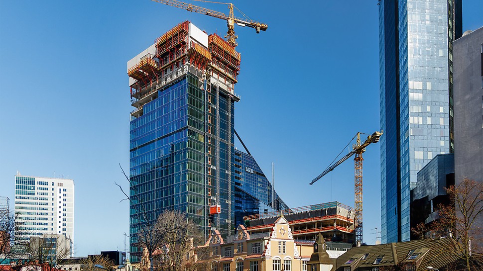 位于塔林地区中心的Maakri-Viertel商业综合体 A total of seven buildings form the new Maakri Quarter in the heart of Tallinn: a very striking multi-storey structure over 100 m high while surrounding historical buildings are being extensively renovated.