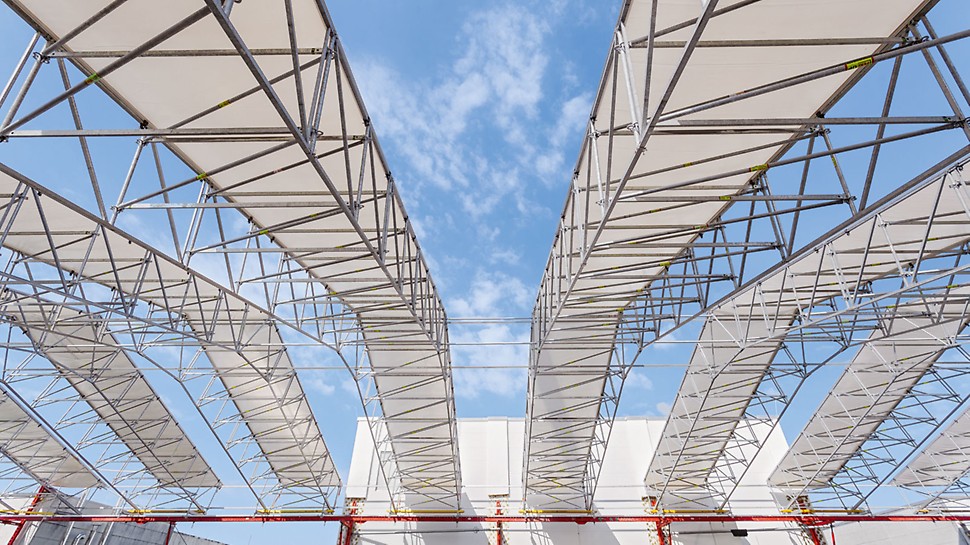 LGS Weather Protection Roof - working in any weather LGS Weather Protection Roof from PERI, the lattice girder system for weather protection, rain protection, snow protection, hail protection.