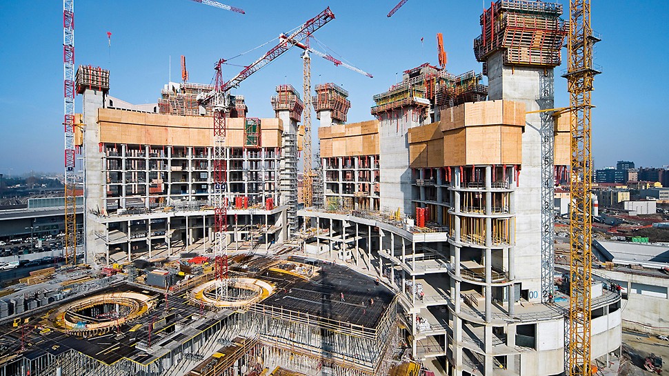 加里波第新门 - 使用两种不同的ACS自动爬架系统 Porta Nuova Garibaldi, Milan, Italy - Each of the two towers has three reinforced concrete cores which were constructed with help of two PERI ACS self-climbing variants.