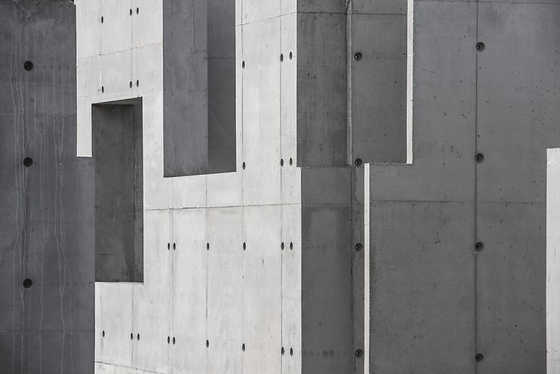 Normalmente, o DUO seria usado para construção de pequenas estruturas em substituição das fôrmas modulares em aço, uma alternativa mais eficiente. Este projeto foi uma ótima maneira de testar o DUO e ver a capacidade de utilização do sistema (Paredes, Pilares e Lajes). (Foto: seanpollock.com)