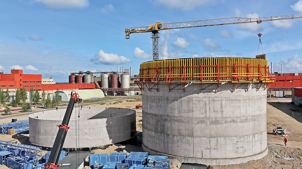 Опалубка круглых стен PERI Сборные, готовые к эксплуатации опалубочные модули VARIO обеспечивают высокий уровень безопасности работ и значительно экономят время при их повторном использовании.