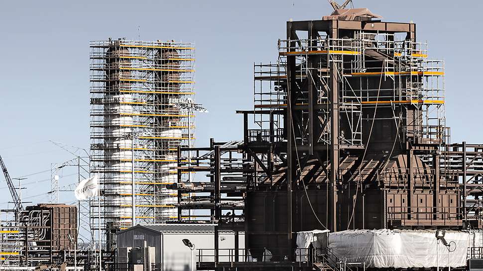 Быстрая сборка и огнестойкость делают систему PERI UP Flex незаменимой при работе на промышленных объектах.<br/>