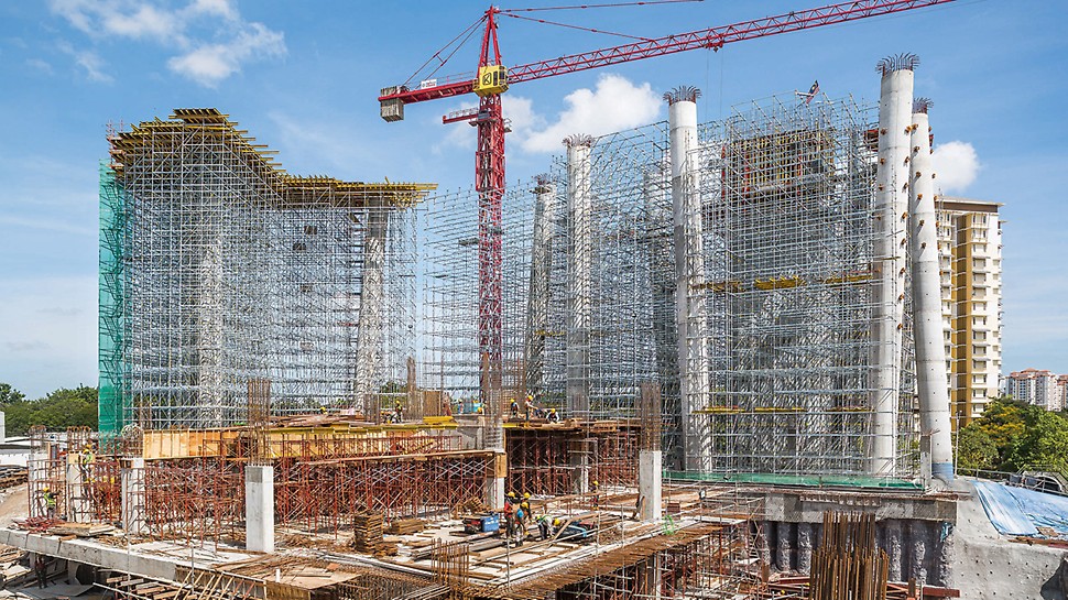 马来西亚,布城,SPRM办公大厦 Three elevated high-rise structures for the new SPRM administrative centre. PERI supported the construction progress with an efficient climbing solution, complex shoring construction along with a comprehensive range of services.