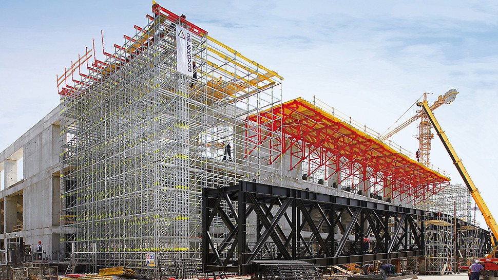 Sports arena Lora - The PERI solution served as both shoring and an assembly platform Sports arena Lora, Split, Croatia - The PERI solution served as both shoring and an assembly platform on which the enormous steel trusses of the roof construction were set down, assembled and moved into position.