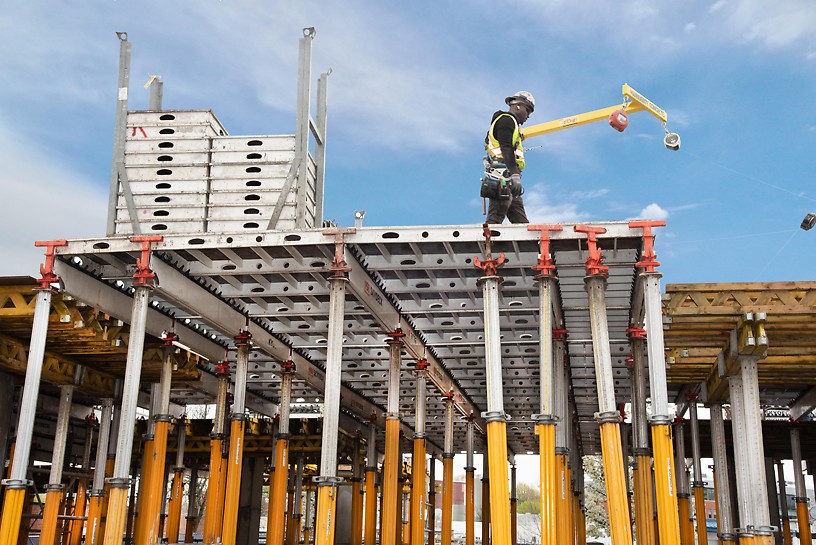 Mattapan station SKDYDECK installation SKYDECK panels feature integrated plywood and can be safely erected from above, thanks to the components' light weight of 35 lbs per panel.
