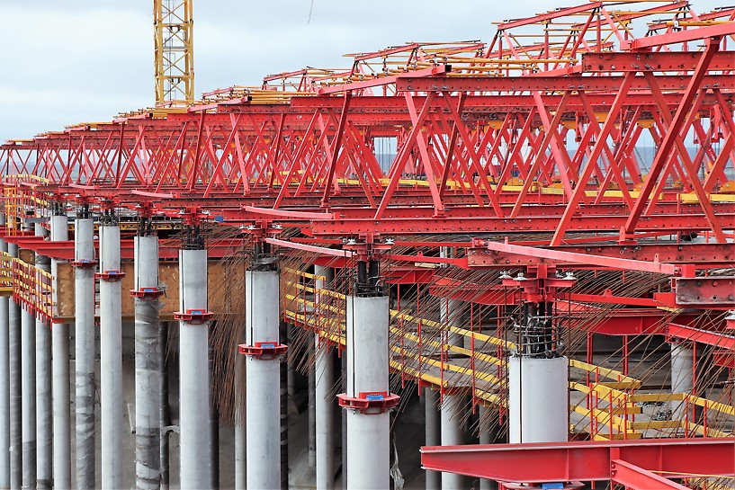 OTMS Tank Farm - Gantry A unique suspended slab-support system was designed for this project. A travelling gantry was designed to meet the unique time and labour requirements for this project.