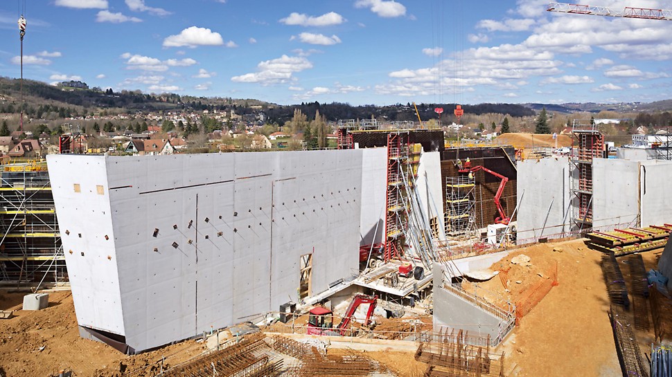 Lascaux IV - Centre International d’Art Pariétal (CIAP) - overall view Lascaux IV - Centre International d’Art Pariétal (CIAP): Overall view of the museum complex. Through the TRIO panel formwork, the high requirements on the concrete surfaces have been fully met.