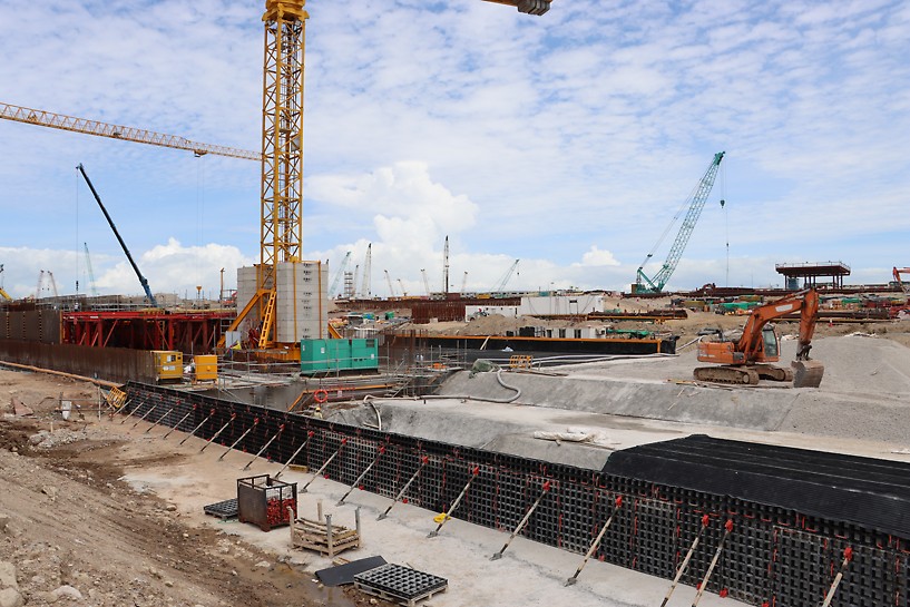 PERI has delivered 48 nos. of 25 m long travelers while most of the travelers are telescopic to fit different widths of the tunnels PERI has delivered 48 nos. of 25 m long travelers while most of the travelers are telescopic to fit different widths of the tunnels