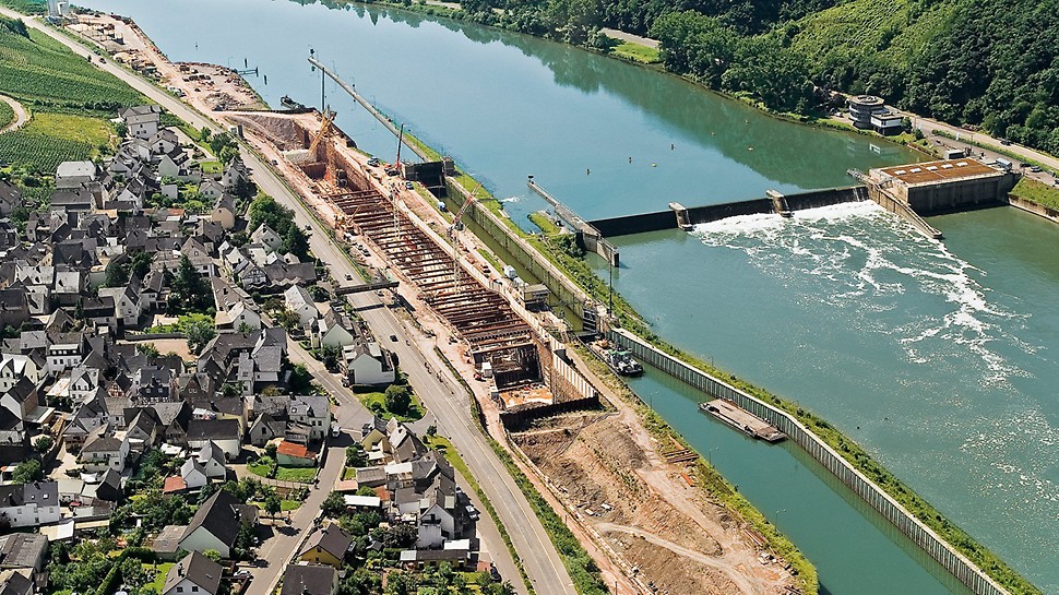 Bau der Moselschleuse Fankel in Cochem.