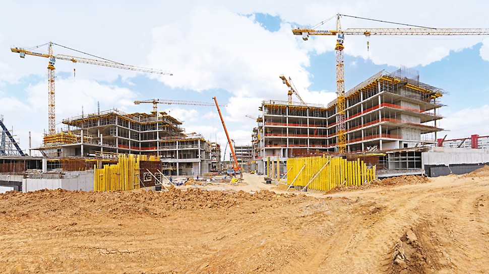 Более 1 700 модульных столов для опалубливания перекрытий доставлены единовременно на объект.