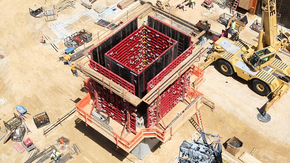 MAXIMO Core Formwork MAXIMO Core Formwork allows lifting and resetting the entire inside formwork in one piece