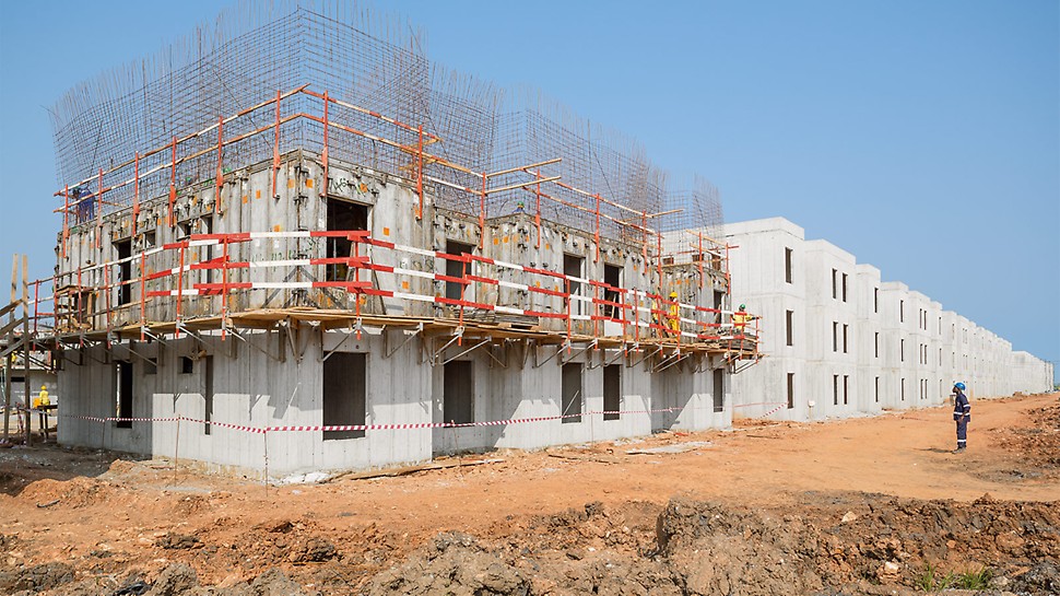 使用派利公司的UNO空间模板系统,采用一体式浇筑方法 Over 500 complete floors were completed with the UNO Housing Formwork using a monolithic construction method.