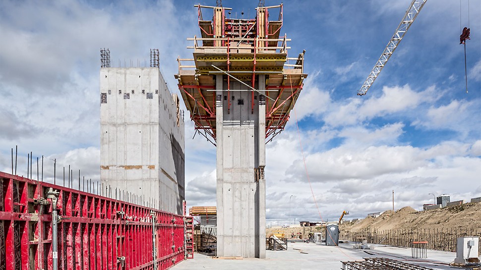 加拿大,卡尔加里,六角办公大楼 By combining CB Climbing Units with the MAXIMO Panel Formwork, the required high quality of the concrete surfaces was achieved while, at the same time, maintaining the tight construction schedule.