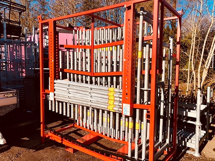 Mit der Multi Box lassen sich unter anderem bis zu 40 Easy Rahmen und Gerüstrohre transportieren. Sie ist stapelbar und in weiteren Ausführungen erhältlich.