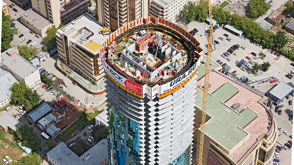 Высоцкий - гидравлические агрегаты для перемещения опалубки без использования крана Гидравлические агрегаты позволили перемещать системы RCS без использования кранов.