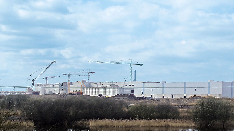 Palm paper mill, King’s Lynn, Great Britain Palm paper mill, King’s Lynn, Great Britain - Only 7 months after beginning the excavation and foundation work, the topping-out ceremony took place; 8 months later, production started in August 2009.