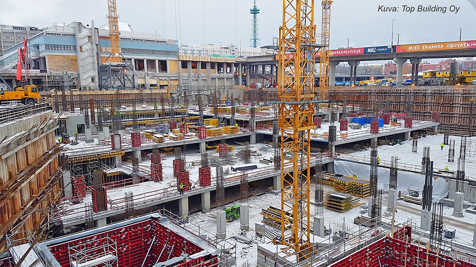 Triplan pysäköintilaitos, Pasila, Helsinki Parkkihalliin tulee kaikkiaan viisi kerrosta. Paikallavaluholveja on 80.