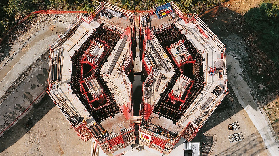 Viaduc de Millau - 14 complete ACS self-climbing units with telescopic working platforms Viaduc de Millau, France - In the area of the double piers, 14 complete ACS self-climbing units with telescopic working platforms were used.