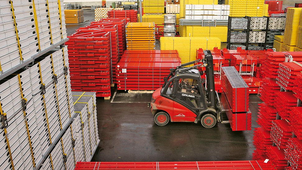 In Deutschland verfügt PERI über 9 leistungsstarke Logistikstandorte und liefert Mietmaterial zuverlässig zum Einsatzort.