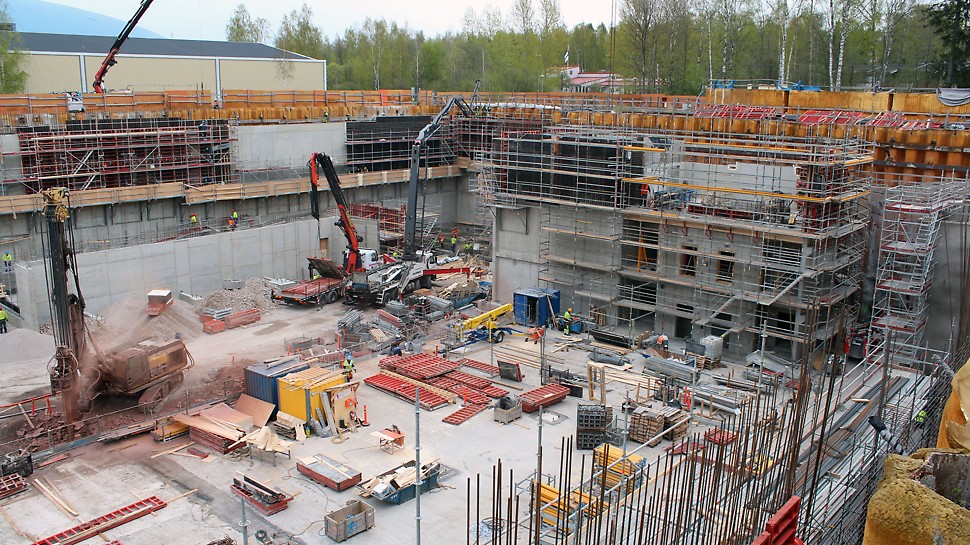 Jousenpuiston pysäköintilaitos, Espoo Jousenpuiston pysäköintilaitos rakentuu Urheilupuiston metroaseman päälle.