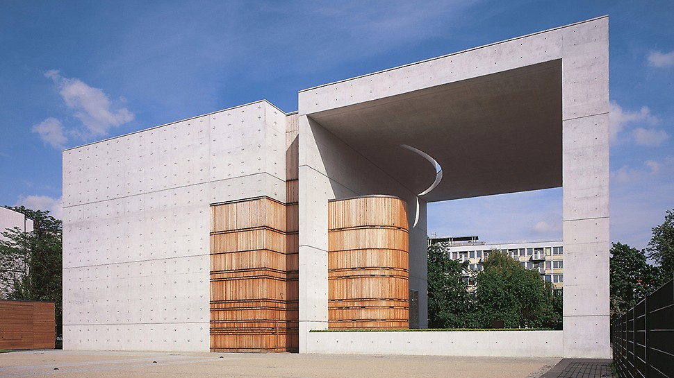 St. Canisius教堂 - 清水混凝土墙面,时尚的钢筋混凝土建筑 St. Canisius Church, Berlin, Germany - The modern reinforced concrete design is characterized by exactly defined requirements placed on the visible concrete surfaces.