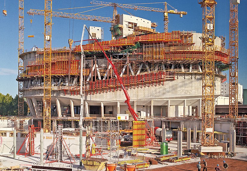 Mercedes-Benz Museum - unique engineering and assembly implementation on the construction site Mercedes-Benz Museum, Stuttgart, Germany - The execution of this very impressive project required unique engineering and assembly implementation on the construction site.