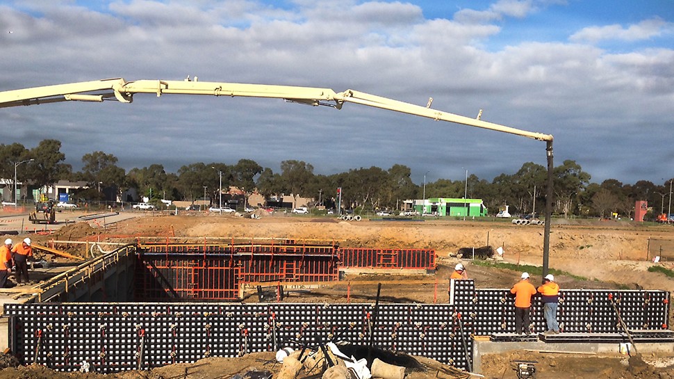 The DUO system formwork was used for one side of the wing wall 18 meters long and Trio for other 3 walls and parapet.