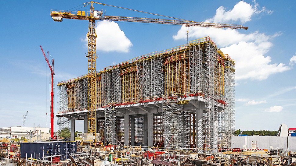 Power plant Belchatow - The two-storey supporting structure accommodates the sorption installation for the flue gas desulphurisation Power plant Belchatow, Poland - The two-storey supporting structure, with a height of 25 metres, accommodates the sorption installation for the flue gas desulphurisation.