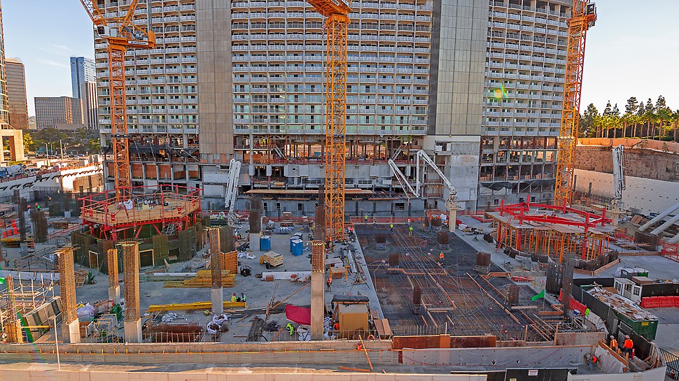 Century Plaza, Los Angeles, CA Using an ACS 400 on each of the two tower cores greatly reduced demands on the cranes.