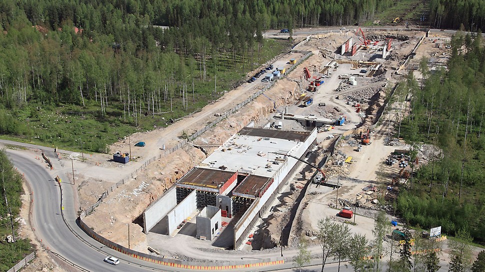 Kivistön asema, Vantaa Kivistön asema rakennettiin katetuksi pinta-asemaksi, jossa on kolme ulostuloa.