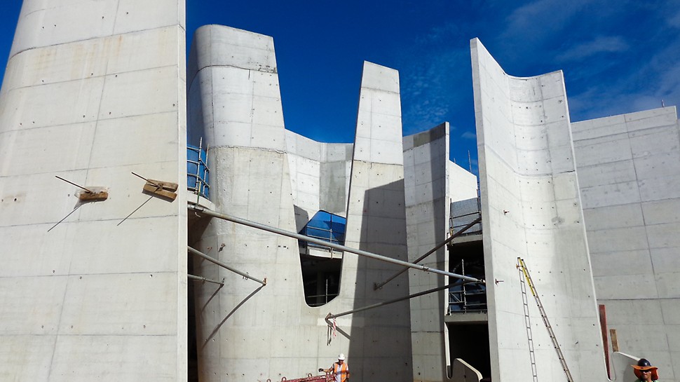 The 15m high ‘Scoops’ are a defining feature of the building.