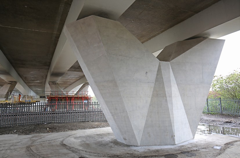 Nene Bridge, Peterborough Custom-made cleats realised the unique shape of the piers.