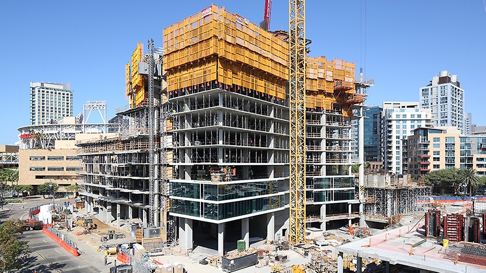 The building perimeter is safely enclosed by PERI LPS Light Protection Screen The building perimeter is safely enclosed by PERI LPS Light Protection Screen