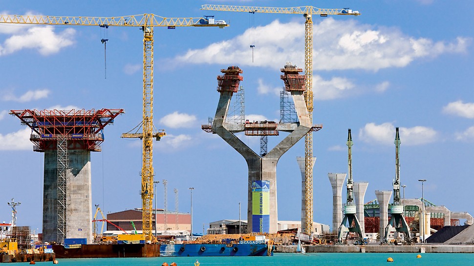 Almost half of the 3.2 km long bridge construction crosses the Bay of Cadiz, with a 540 m span and 69 m vertical clearance between the two pylons.