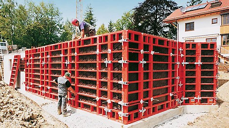 The universal TRIO Wall Formwork system is launched and convinces with few different individual components. It stands for fast forming and becomes the market-leading system within a few years.