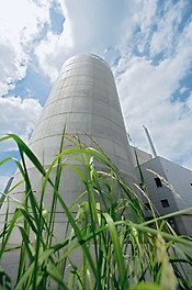 La centrale a biomasse nella sede PERI di Weissenhorn produce calore ed energia per l’intero stabilimento e per alcune case circostanti
