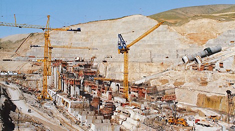 The movable SKS Single-Sided Climbing Formwork begins its international success story with the construction of the world's third largest dam in Turkey.