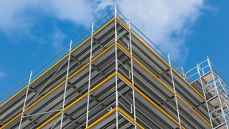 Für die Münchner Wohnanlage Prinz-Eugen-Karree wurde PERI UP Easy als Arbeits- und Schutzgerüst mit Systembreite SW 09 ausgeführt.