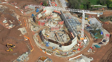 The curved walls are constructed using the cicular wall RUNDFLEX system together with TRIO which was used to construct the different sized openings