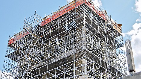 Комплекс &quot;Тобольск-Полимер&quot; насчитывает порядка 40 объектов общезаводского хозяйства. Компания PERI за короткий срок поставила на объект более 230 тонн универсальных строительных лесов PERI UP Flex с настилами UDI.