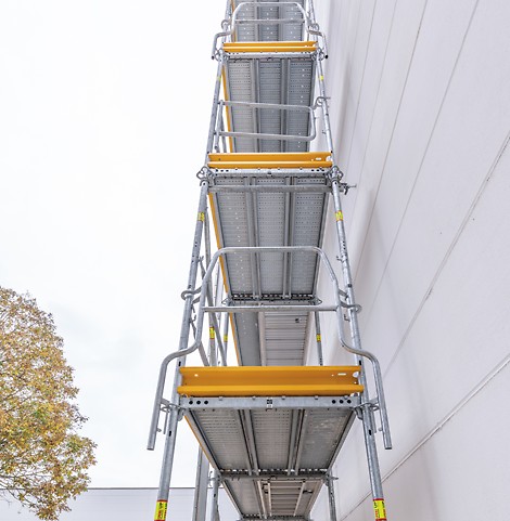 Heavy and inflexible braces are no longer necessary in facade scaffolding. With EVOTOP even wider, longer and higher facade scaffolds can be built in demanding load classes.