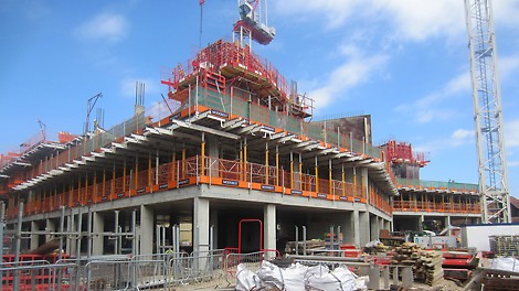 CB Climbing System together with TRIO utilised to jump the cores ahead of the construction of the floors