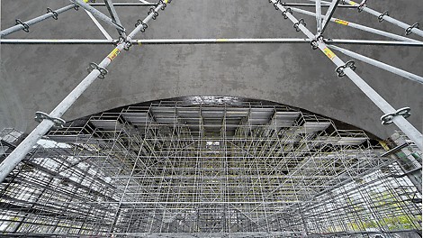 A total of 8,500 m² of exhibition space is now available under the three domes.