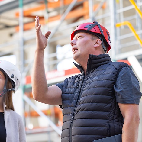 Jürgen Reuter über PERI UP Mit PERI UP und insbesondere der Stielbauweise können Projekte der SchmidtGulhan GmbH flexibler und schneller umgesetzt werden.