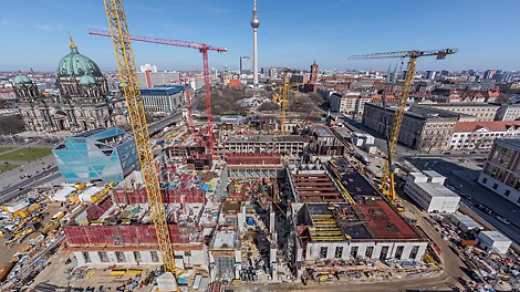 For the reconstruction of the Berlin City Palace, PERI supplied cost-effective formwork and scaffolding solutions from one source. Apart from short shuttering and moving times, the on-site support provided by the PERI engineers in particular ensured that the tight construction schedule could be maintained.