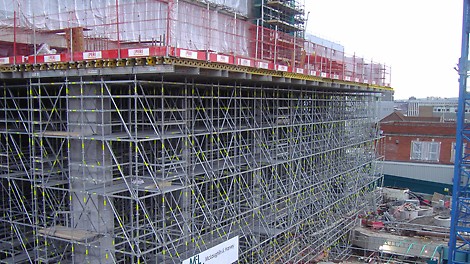 The temporary works provided support to the 14.50m 2-floor element and pvodided a matrix of steel-deck working platforms enabling safe access and close monitoring during massive concrete pours