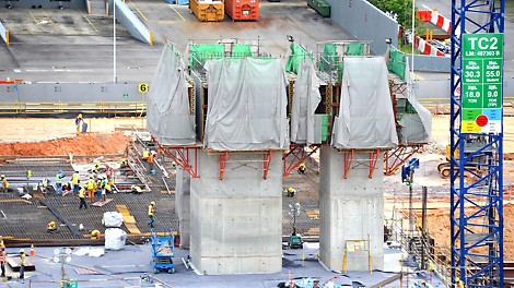 Combination of VARIO Wallform and CB Climbing Platform