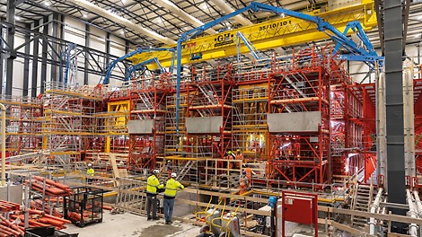 Die Schalung zur Herstellung der 79 Tunnelelemente lieferte PERI eine Kombination aus Sonderanfertigungen und Standardsystemen.