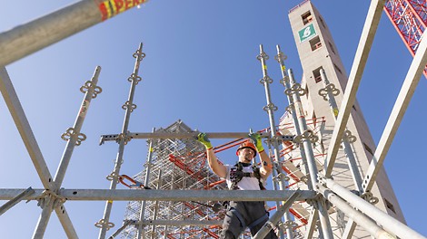 Die weitestgehende Materialbereitstellung und nur 2-wöchige Gerüstmontage erfolgte durch die Schäfer Gerüstbau GmbH.
