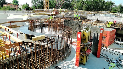 System RUNDFLEX sprawdził się przy formowaniu krzywoliniowych ścianek basenu o niewielkim promieniu
